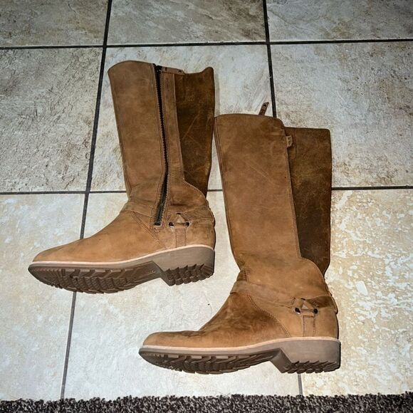 Teva Boots  - Picture 1 of 3